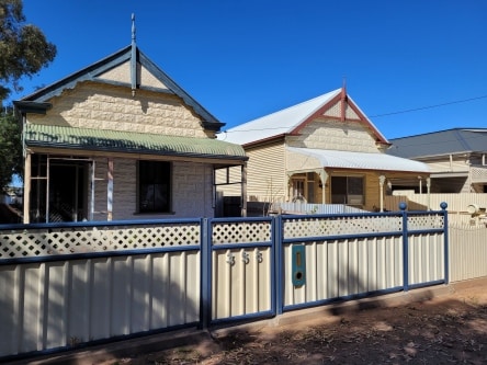 Long narrow Iron houses were transported from Silverton by camel train to Broken Hill 
