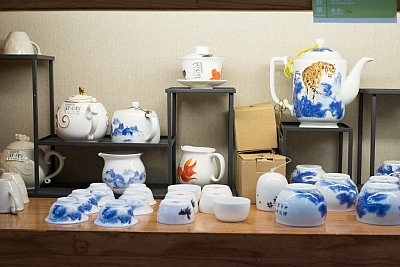 Buying a Tea Set in China